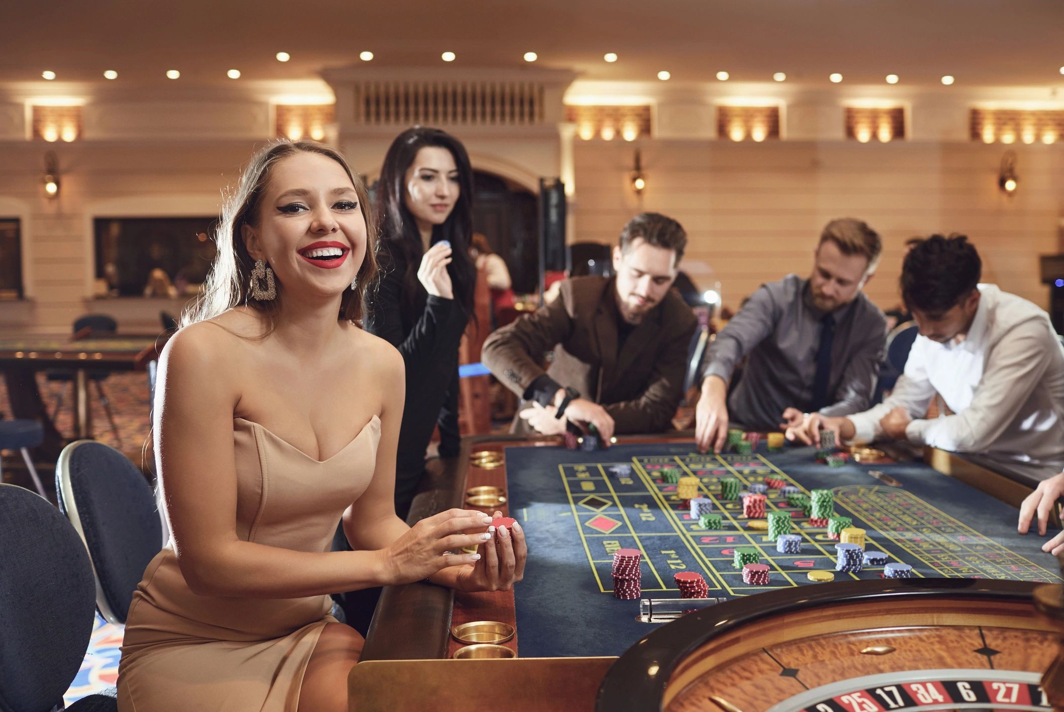 Happy smiling girl smiling at the roulette table
